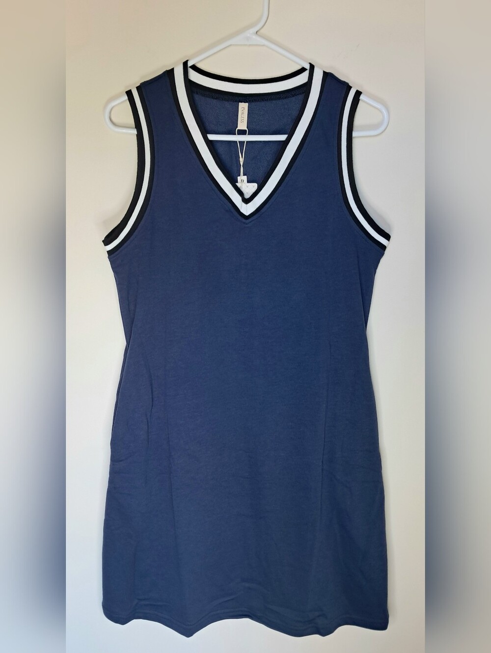 Evaless Women's Navy Blue Casual V-Neck Sleeveless Dress With Pockets NWT